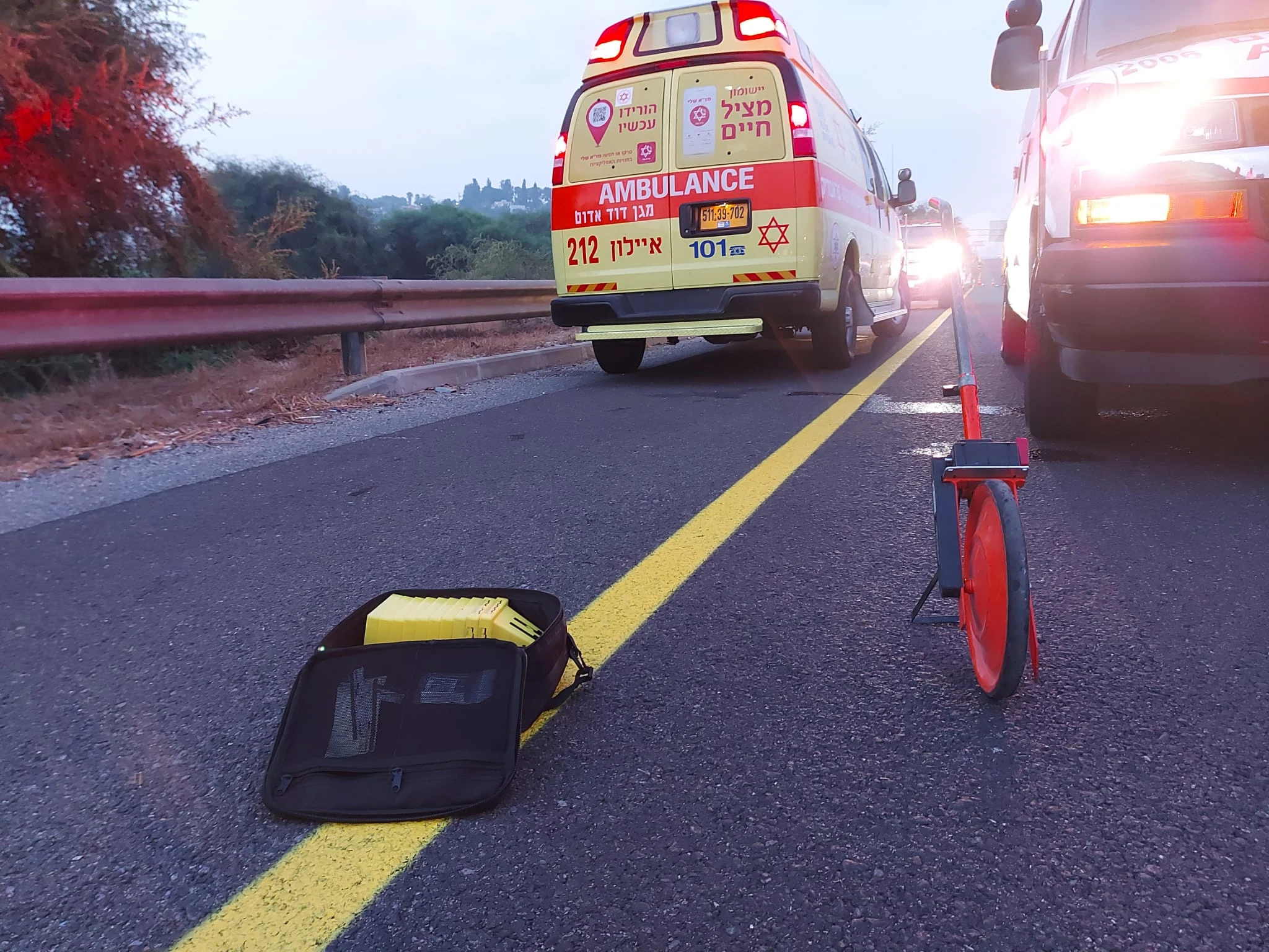 אמבולנס בזירת התאונה בכביש 6