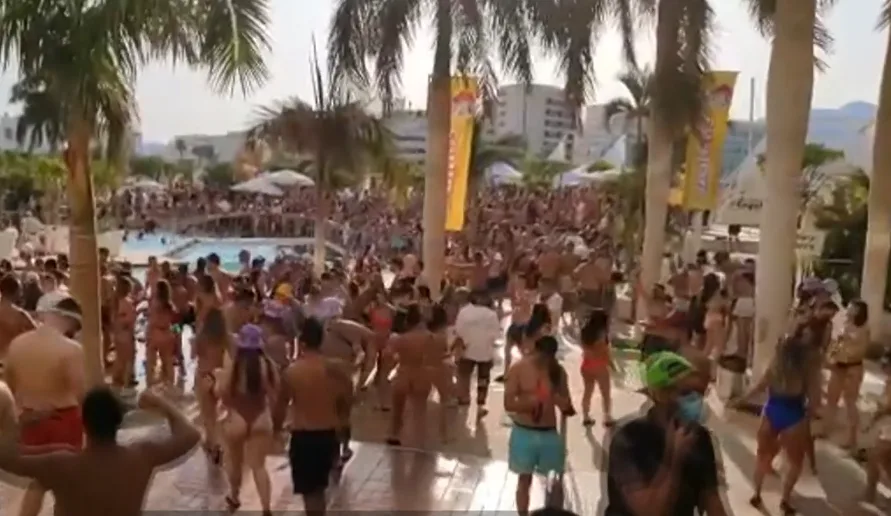 סטודנטים חוגגים בפסטיבל פאנג'ויה