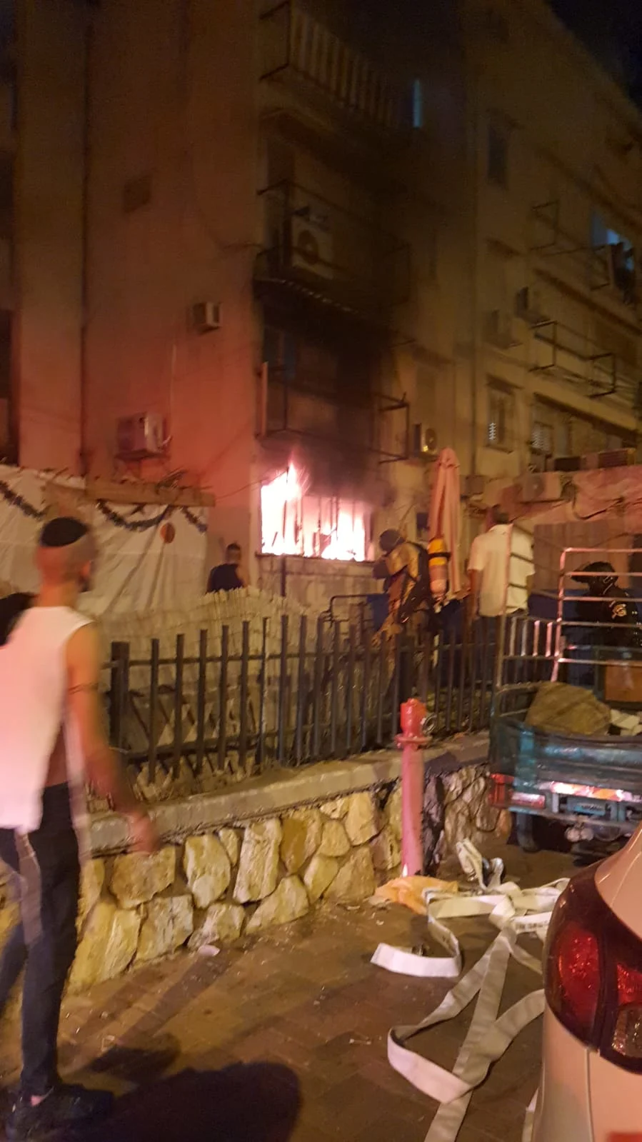 זירת השריפה בפתח תקווה