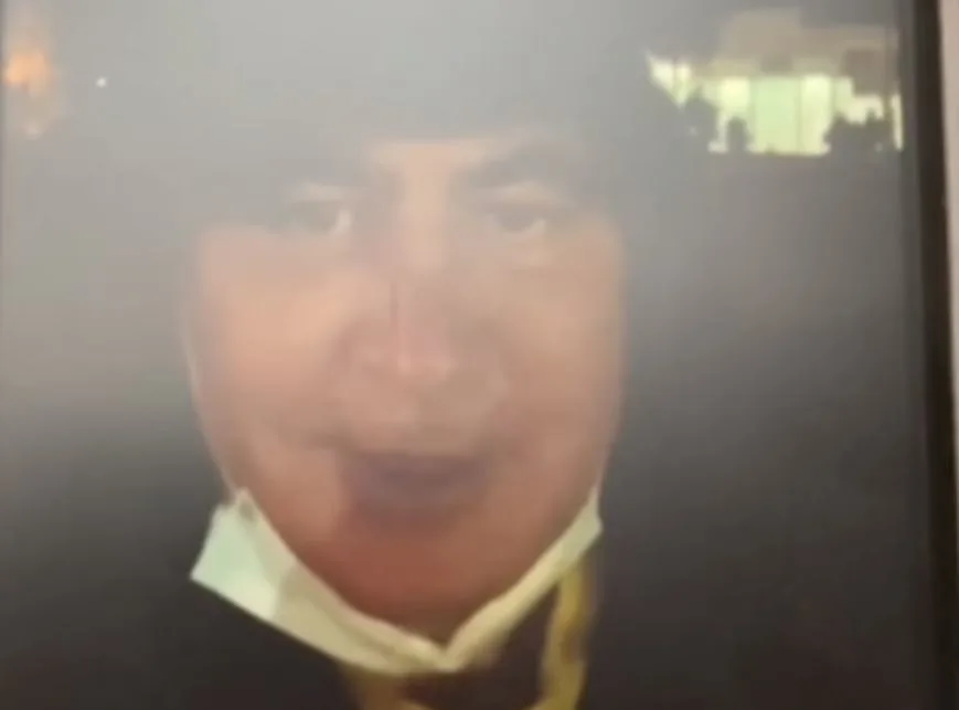 סאקשווילי כפי שהופיע בסרטון LIVE שהעלה לפייסבוק