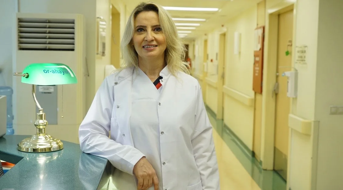 ד''ר חנדאן יאבוז, מומחית השתלות השיער של דיזנהאוז-מדיקל.