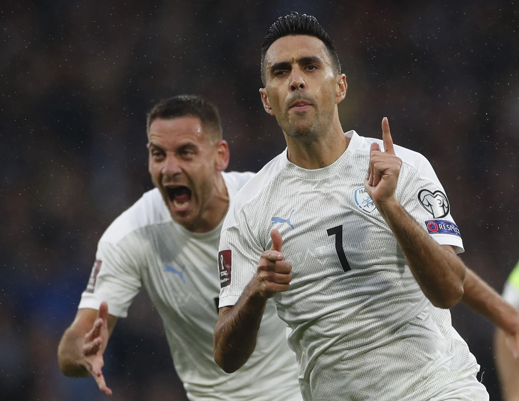 ערן זהבי חוגג אחרי הגול מול נבחרת סקוטלנד בכדורגל