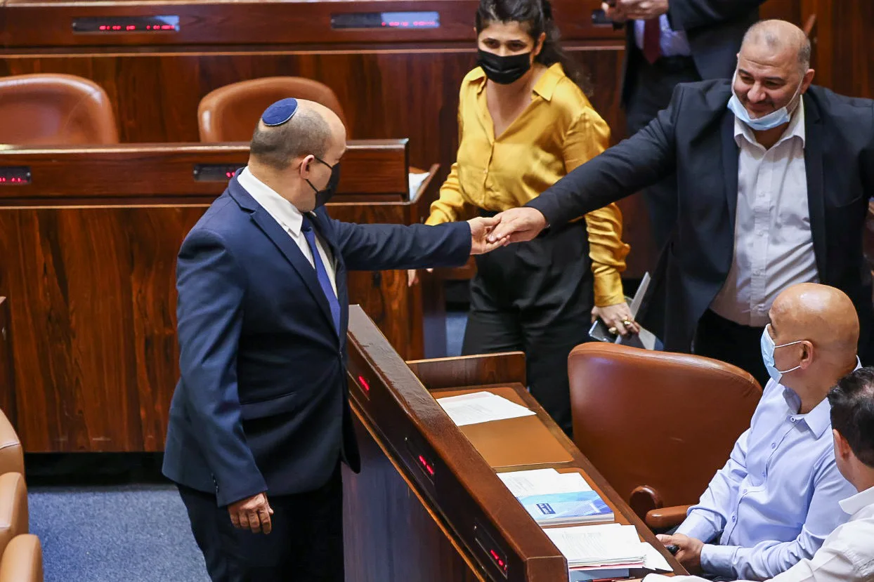 מנסור עבאס, שרן השכל ונפתלי בנט
