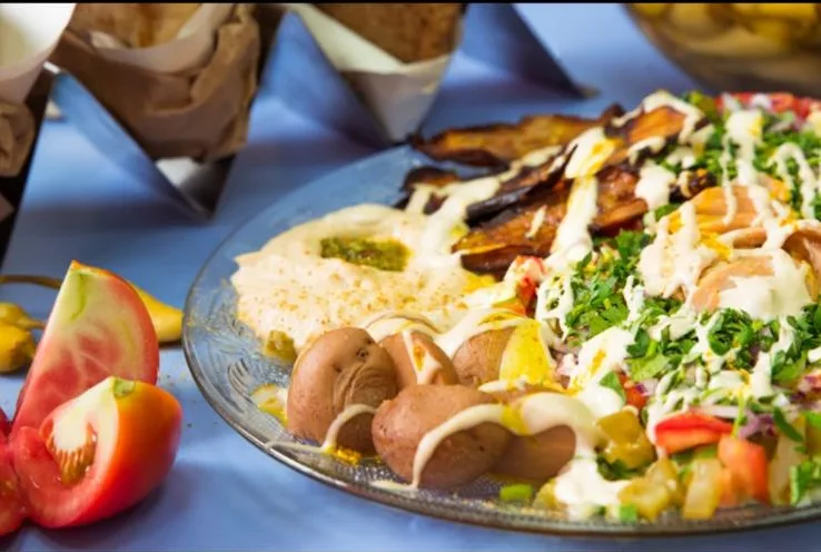 מנת סביח פתוחה בסביח פלאפל בכיכר