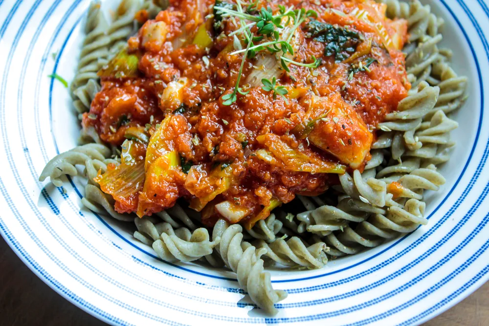 Gluten Free,mung,bean,pasta,with,vegetarian,vegetable,sauce,and,fresh