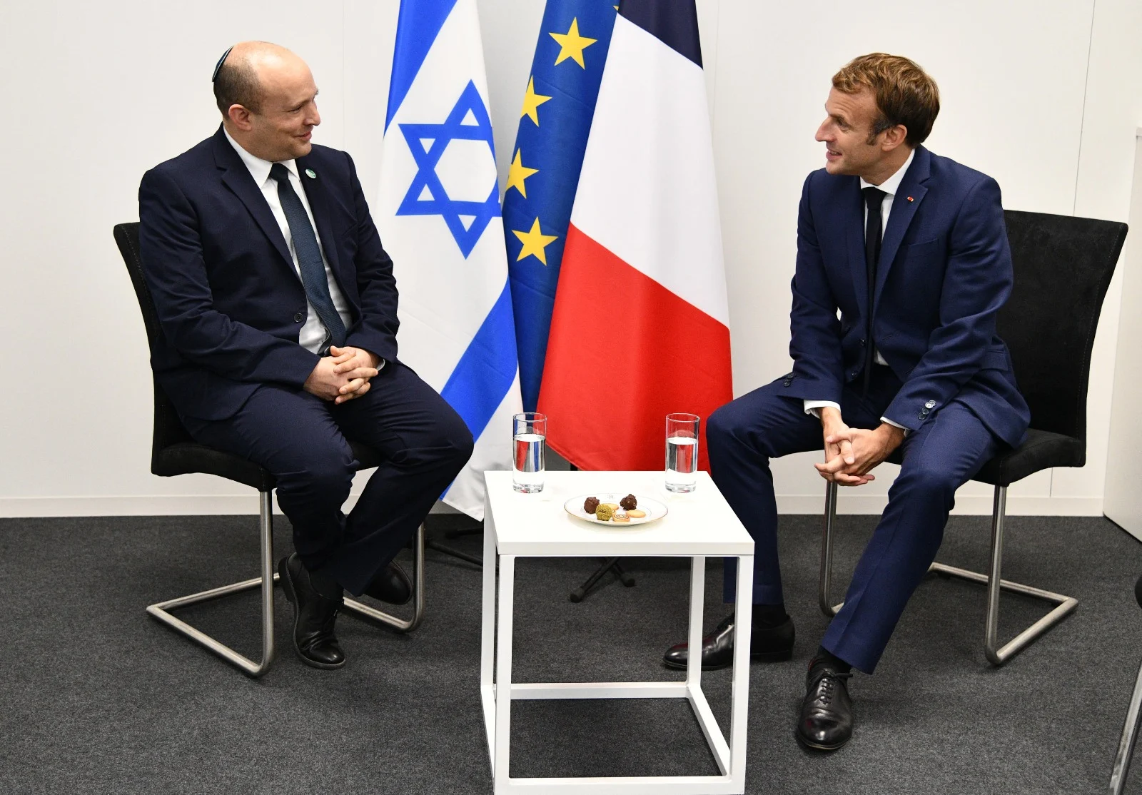 בנט ומקרון בוועידת האקלים עמנואל מקרון צרפת