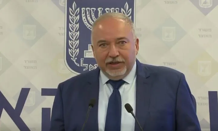 שר האוצר אביגדור ליברמן מציג את תוכנית ''עסקת חבילה''