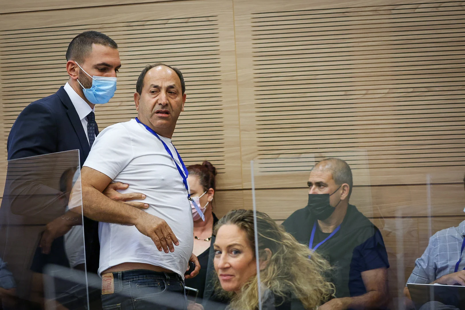 רמי לוי כשהוצא מהדיון בוועדת הכלכלה