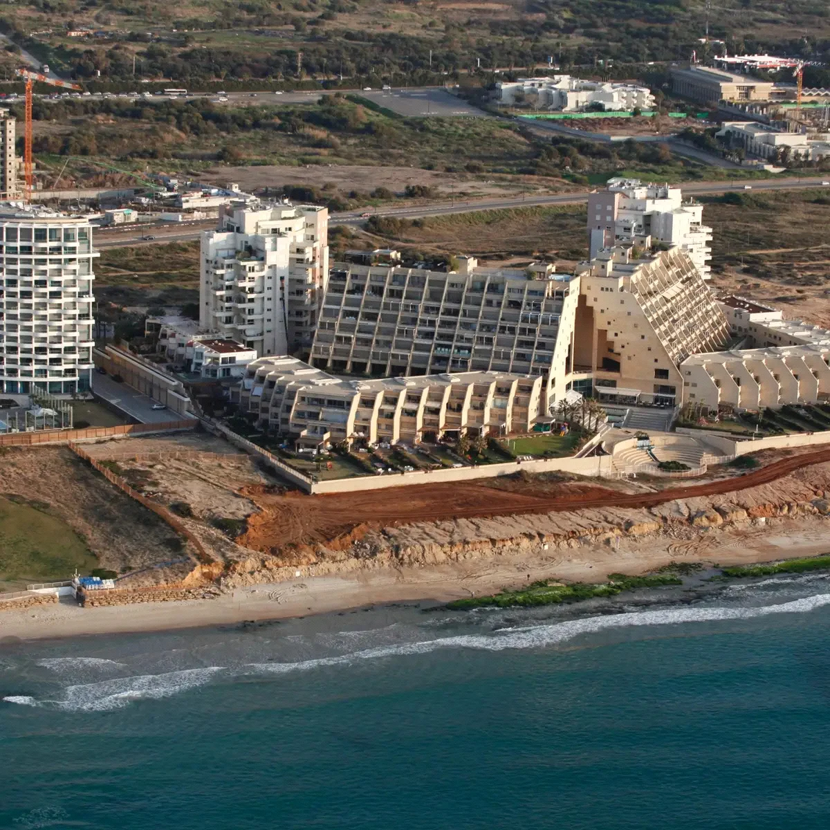 גיא יעקובי מנהל את העסק נדל''ן של המשפחה