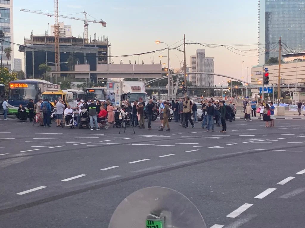 מחאת הנכים בצומת עזריאלי בתל אביב