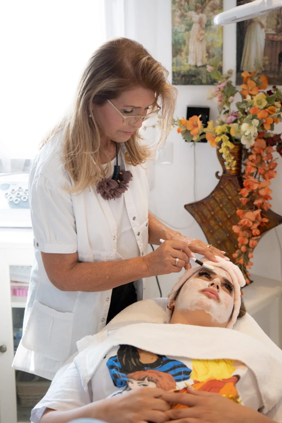 זיזי אייל בטיפול ללקוחה