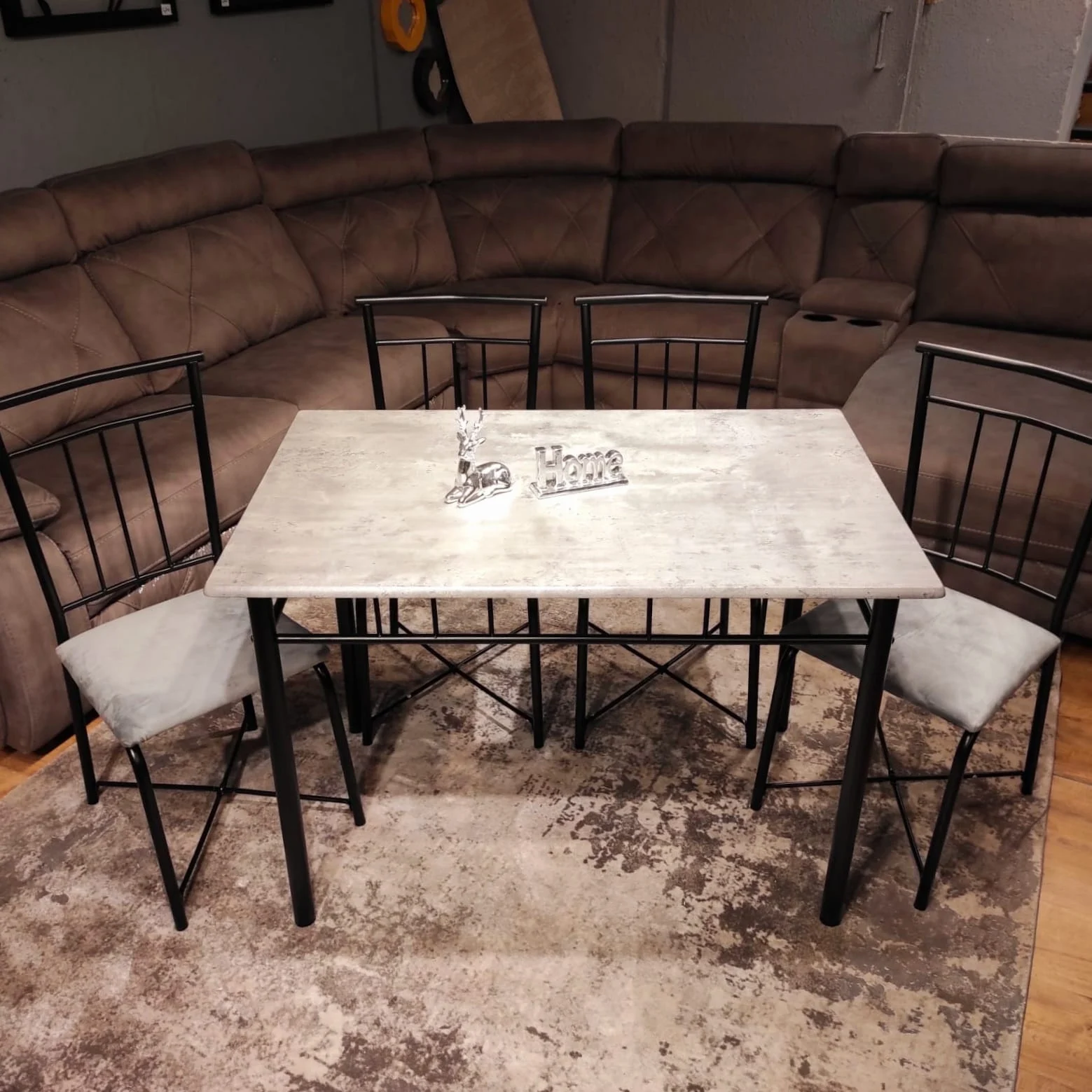 פינת אוכל עם כיסאות ב 490 שקלים באלוף המזרונים