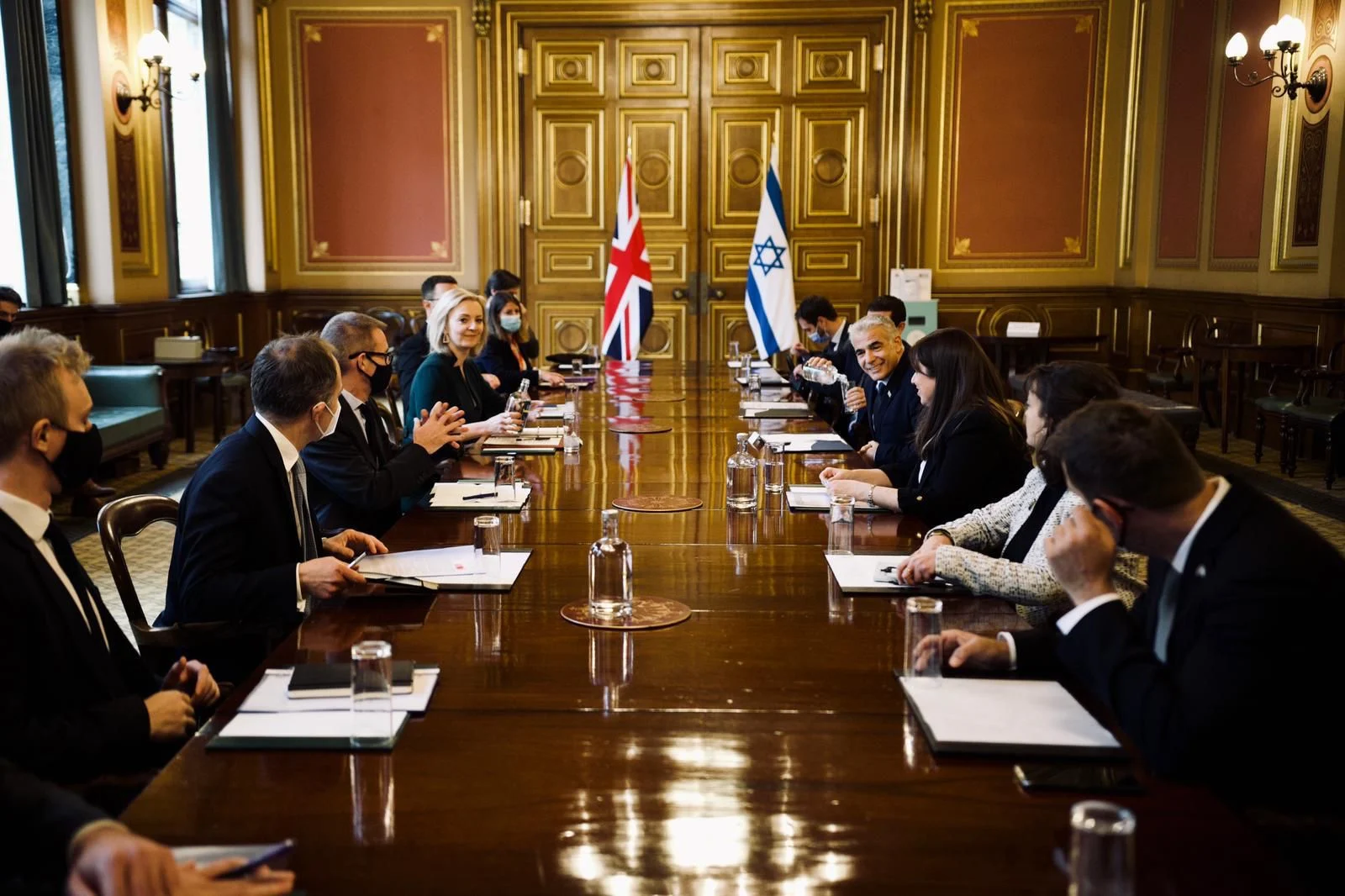 יאיר לפיד ואליזבת טראס