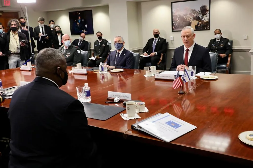 שר הביטחון בני גנץ ושר ההגנה האמריקני לויד אוסטין בוושינגטון