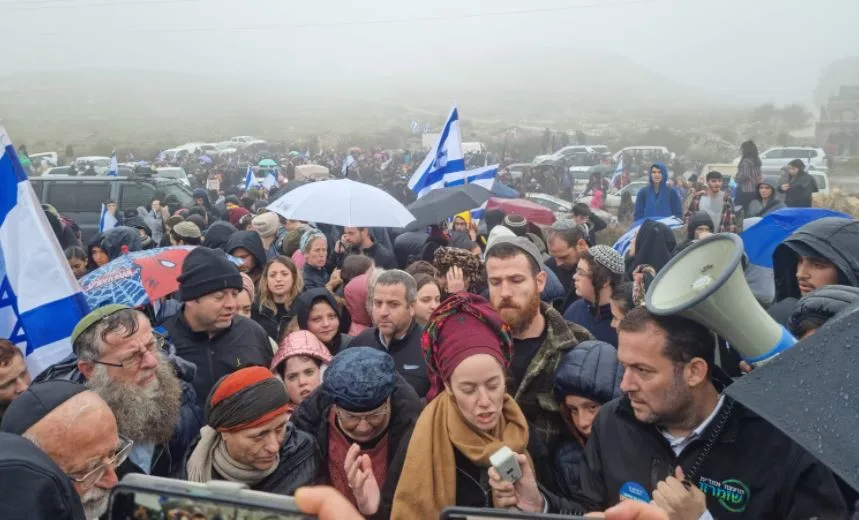אלפים בעלייה לזירת הפיגוע בו נרצח יהודה דימנטמן בכניסה לחומש