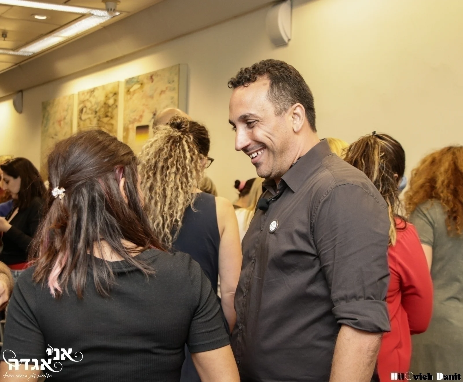 שמעון קסלסי עם תלמידים של אני אגדה