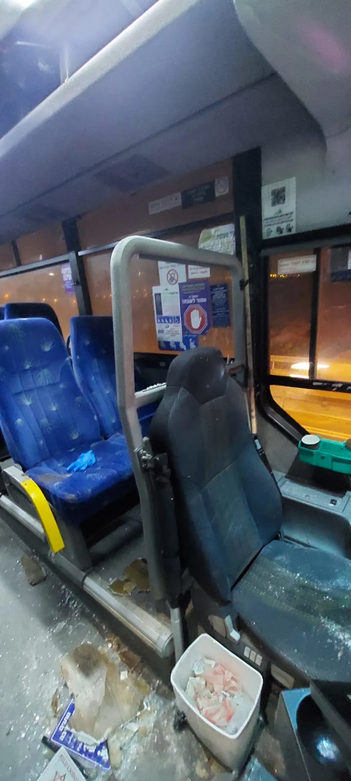 האוטובוס שנפגע מידויי אבנים סמוך למחסום חיזמה