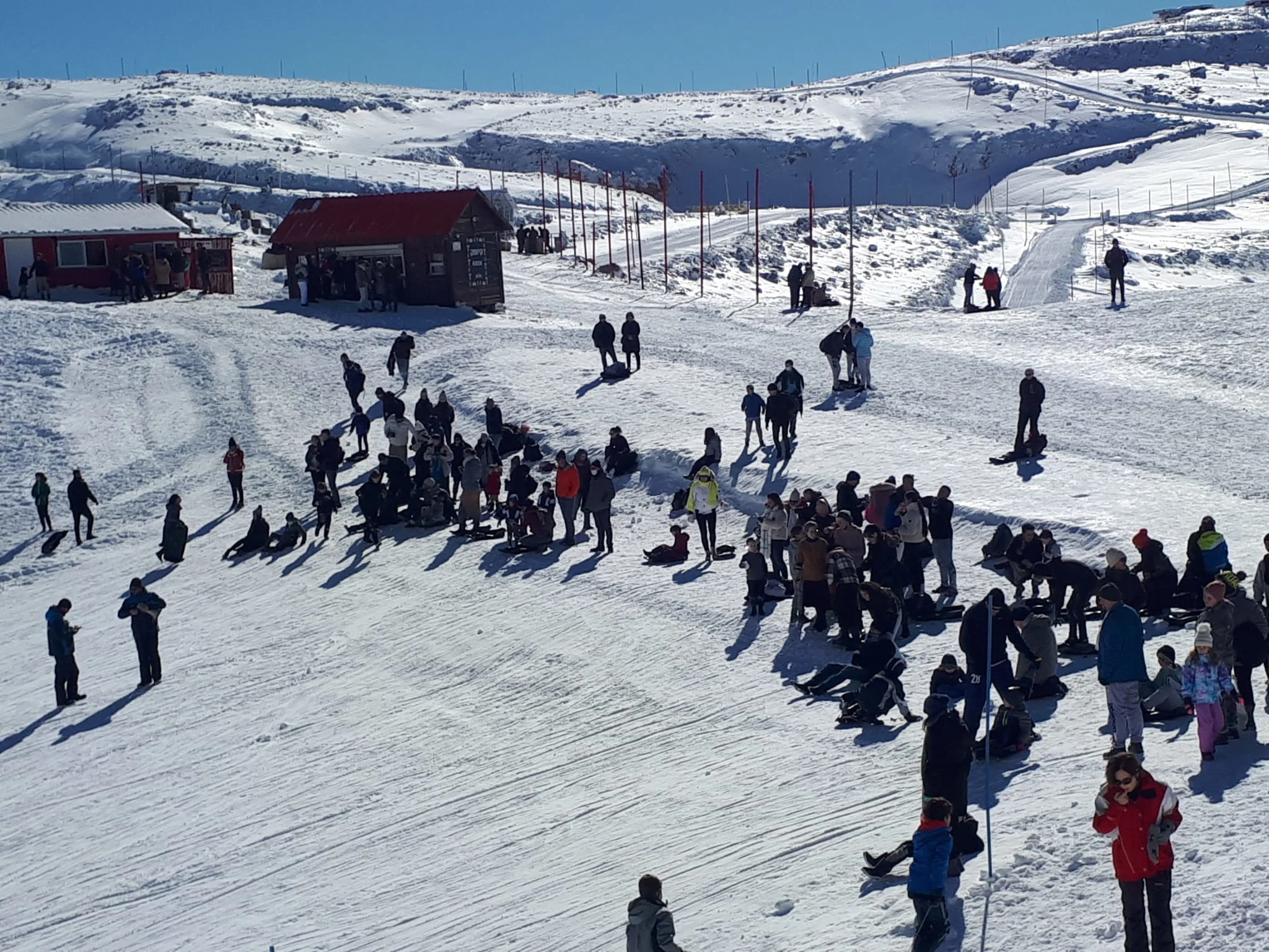 אתר החרמון עמוס במטיילים