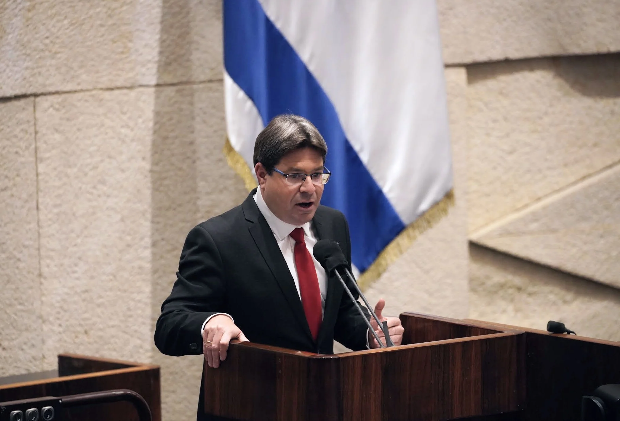 אופיר אקוניס