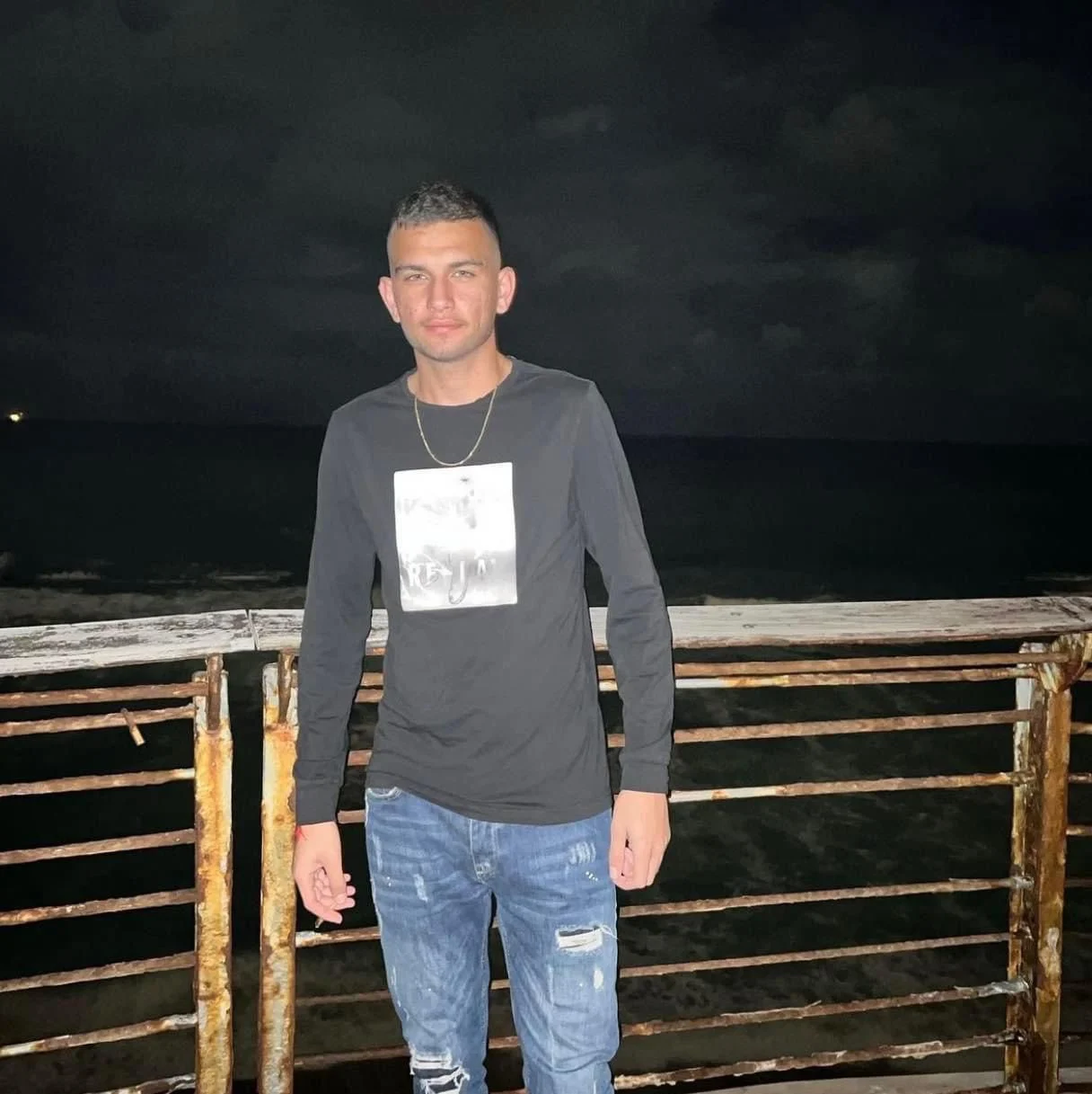 יולי, תושב אשקלון בן 19 שרוצה להתנדב להילחם בחזית האוקראינית נגד הרוסים