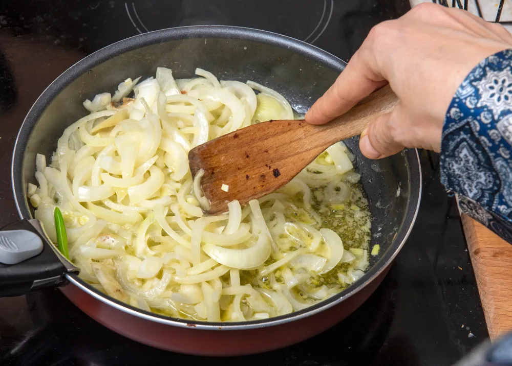 At,home,,on,a,electric,stove,there,is,a,frying