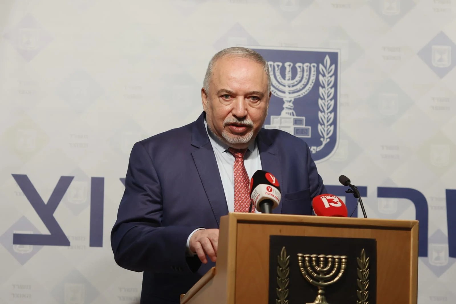 מתבצר בעמדתו. שר האוצר ליברמן