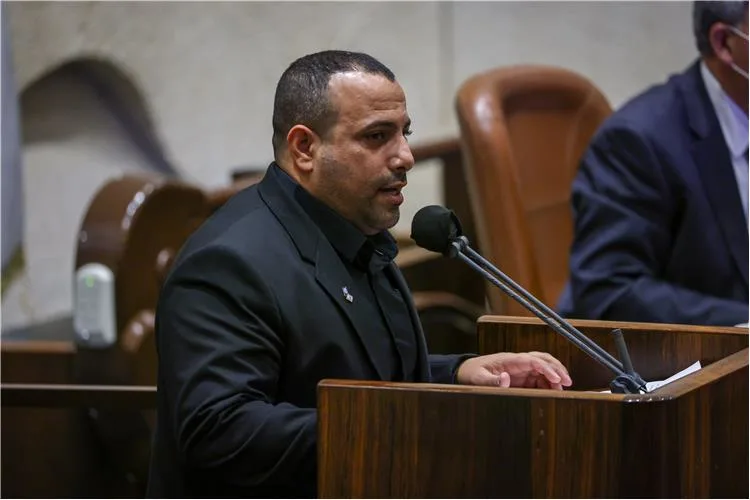 אביר קארה