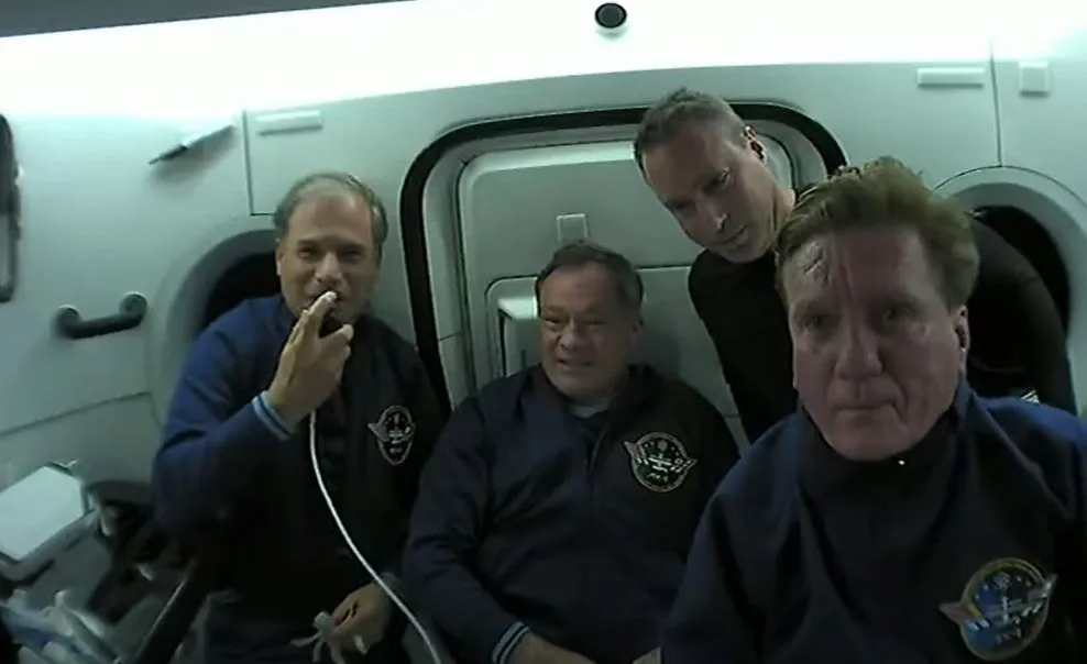 איתן סטיבה בחלל