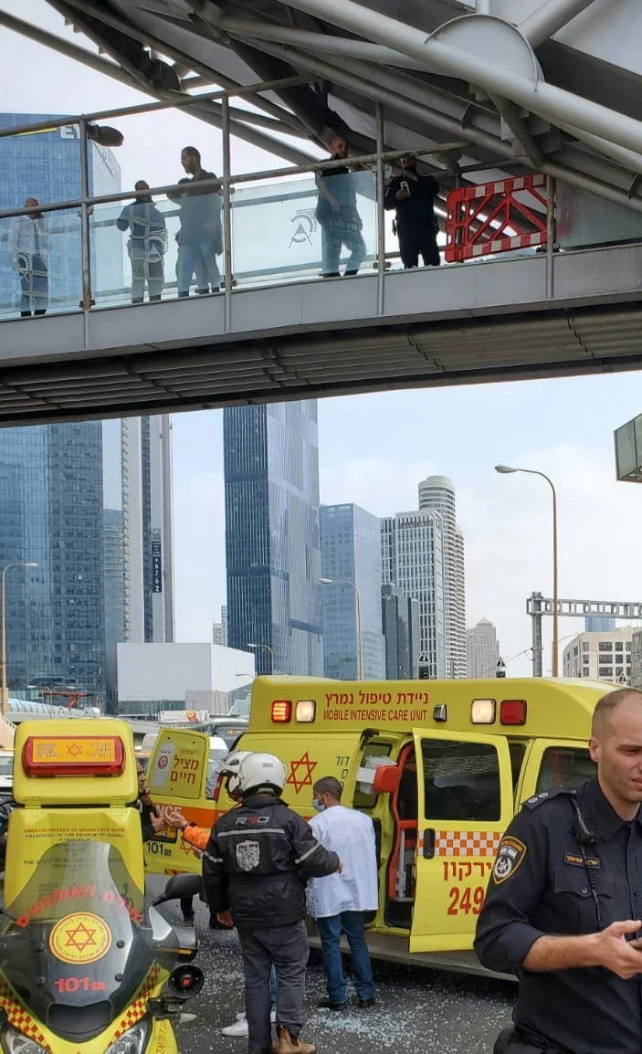 פועל נפל מגשר לדרך איילון