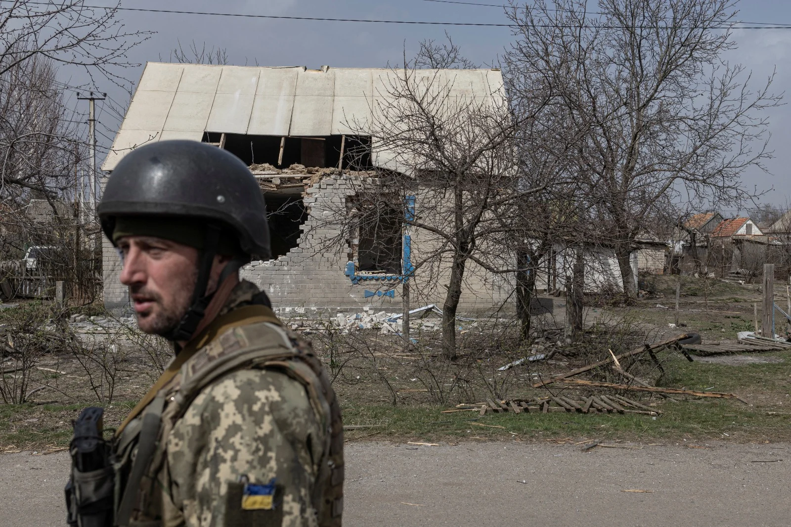 חייל אוקראיני מחוץ לעיר זפורוז'יה