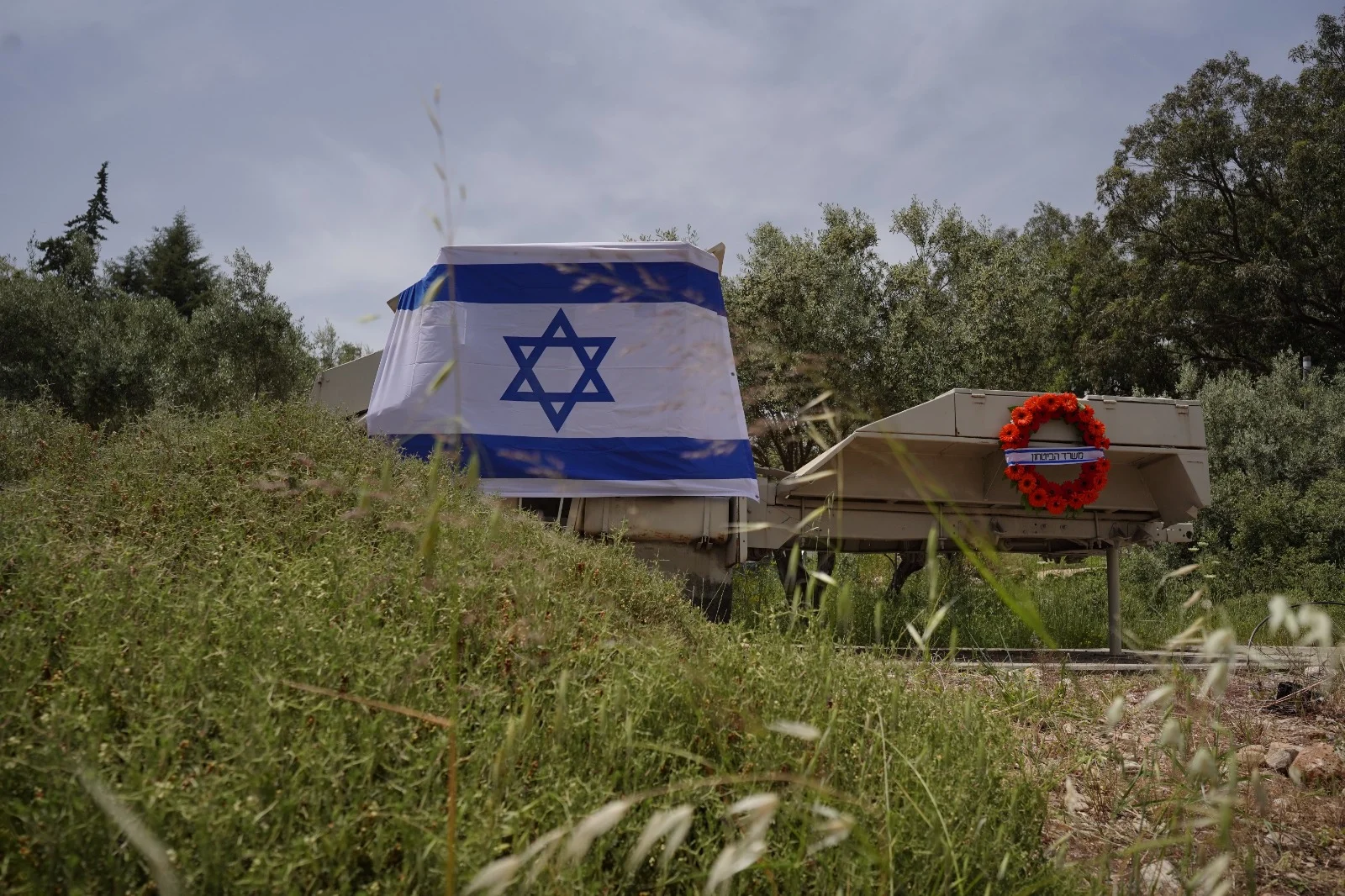 נגמ''ש עם דגל לאירוע יום הזיכרון