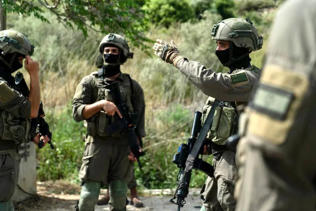 כוחות צה''ל במצוד אחר המחבלים שביצעו את הפיגוע באריאל