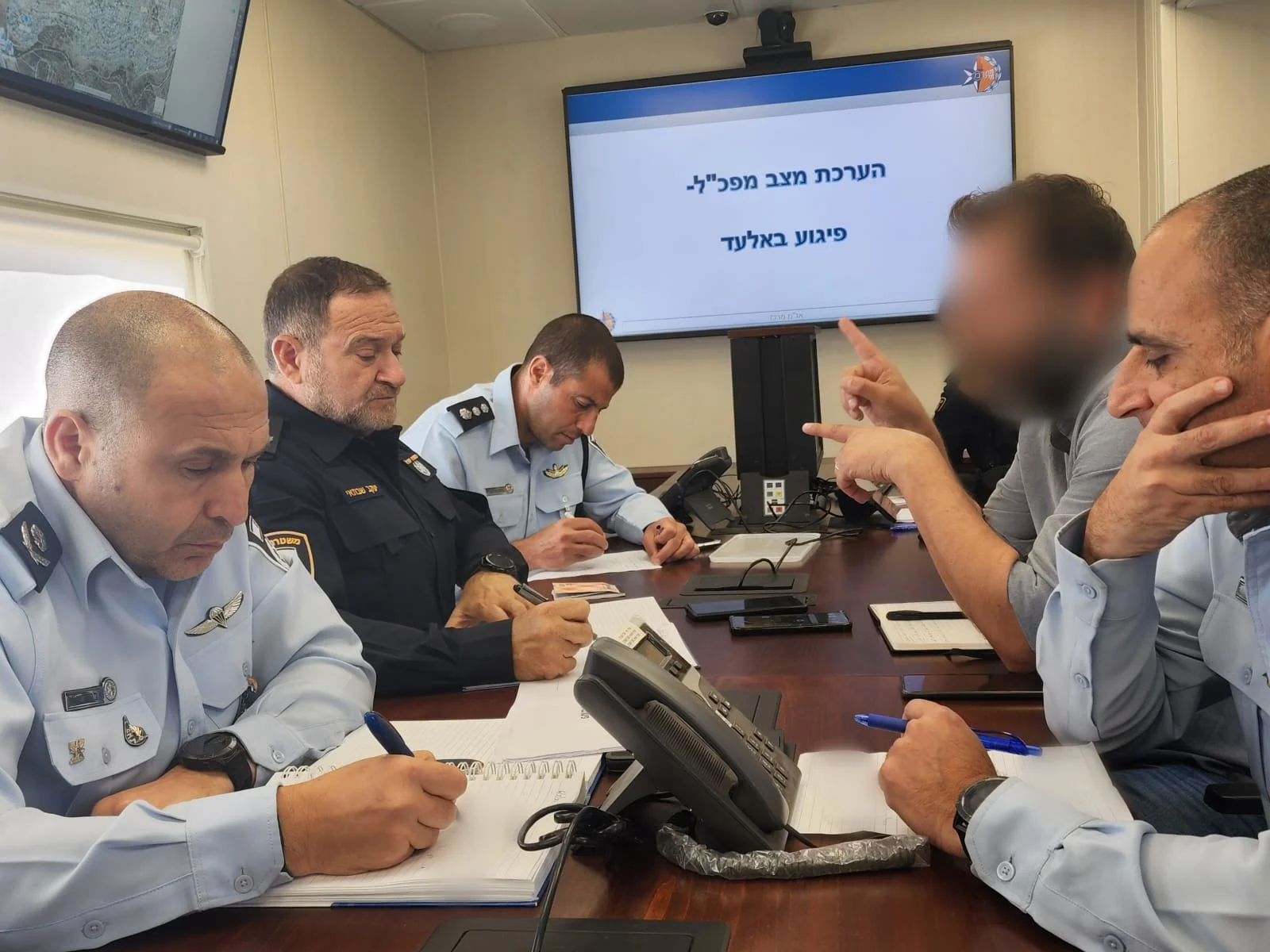 המפכ''ל קובי שבתאי בהערעת המצב בחפ''ק המבצע המשטרתי