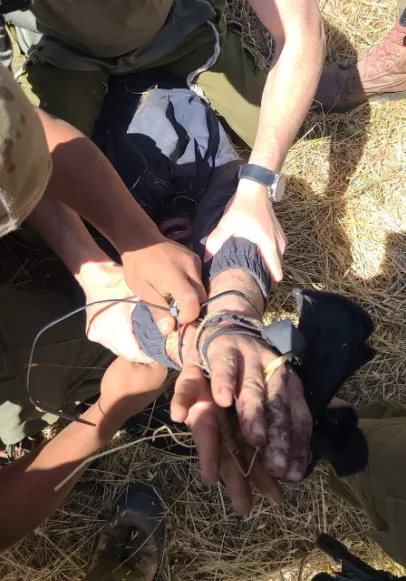 המחבלים שביצעו את הפיגוע באלעד לאחר שנתפסו על ידי גורמי הביטחון