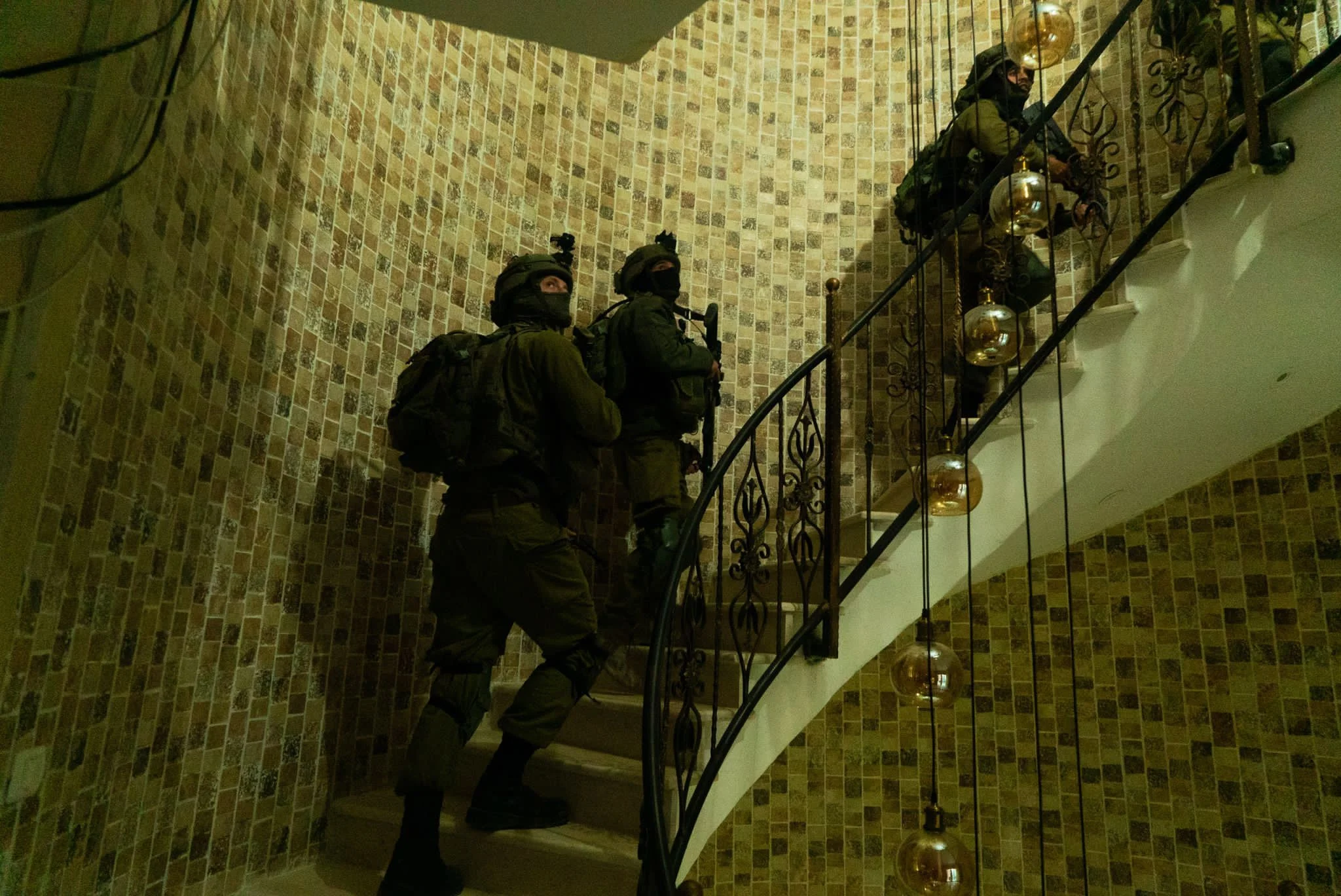 כוחות צה''ל במעצר מבוקשים בכפר רומאנה