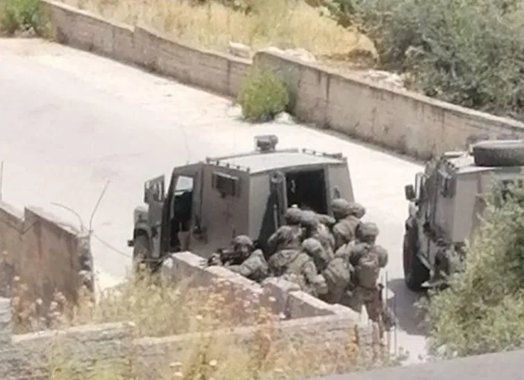 לוחמי צה''ל מפנים לוחם ימ''מ שנפצע