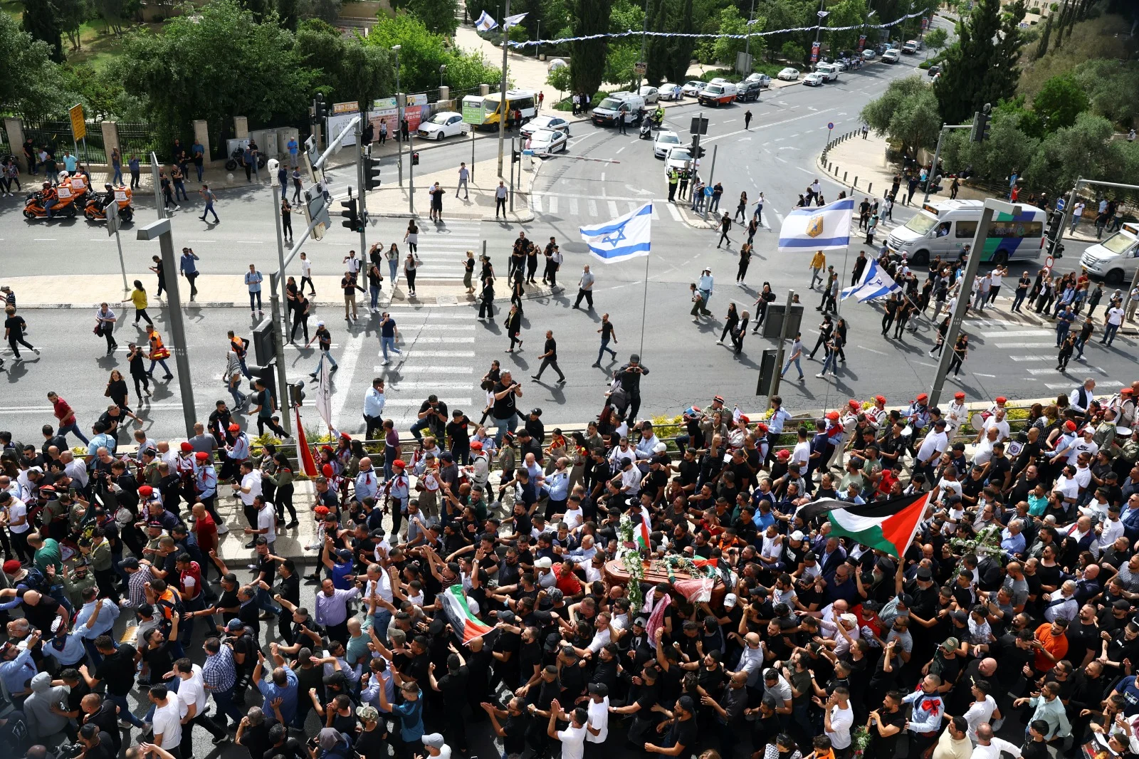 הלווייתה של העיתונאית שירין אבו עאקלה