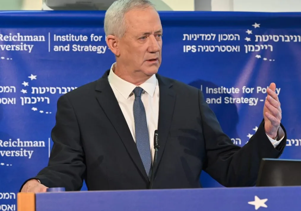 ''נכבד כל החלטה של בג''ץ''. בני גנץ