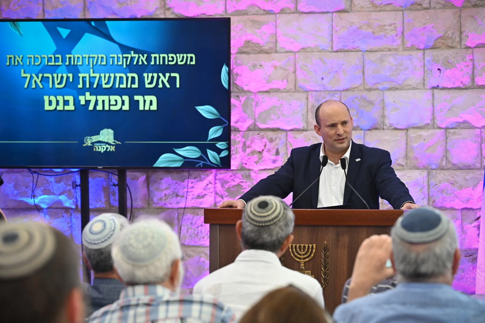 ראש הממשלה נפתלי בנט בביקורו באלקנה