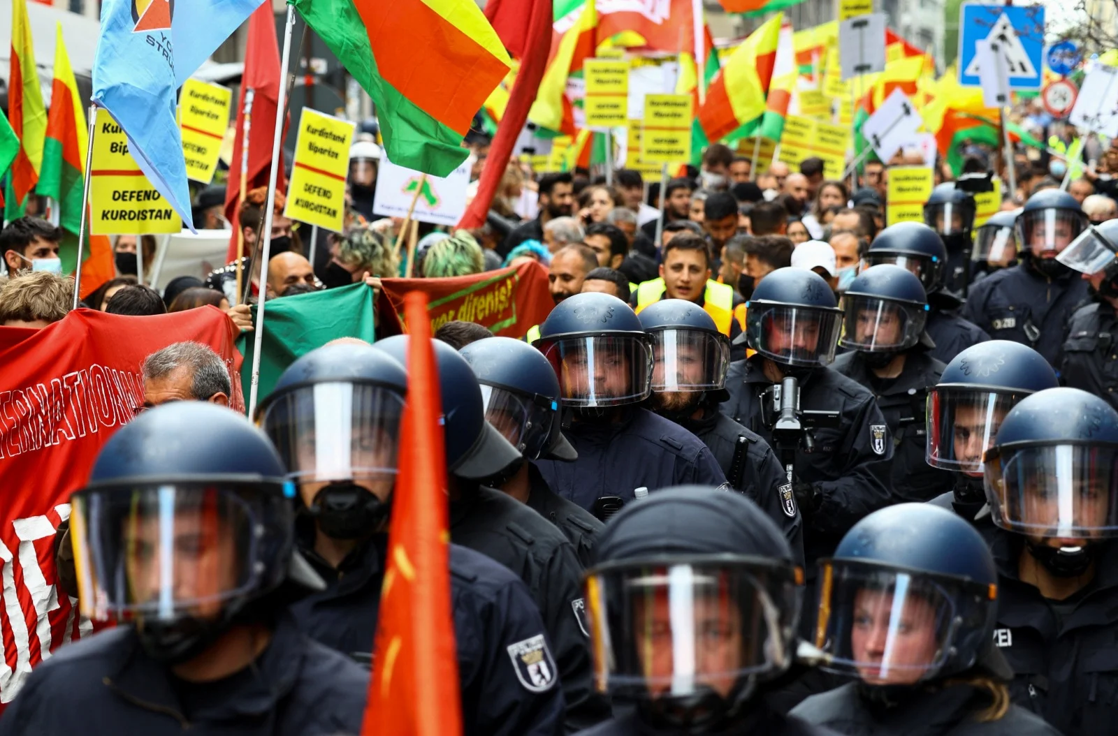 הפגנה פרו-כורדית בברלין על רקע המבצע הצבאי של טורקיה נגד האוכלוסייה הכורדית בסוריה ועיראק, מרץ 2022
