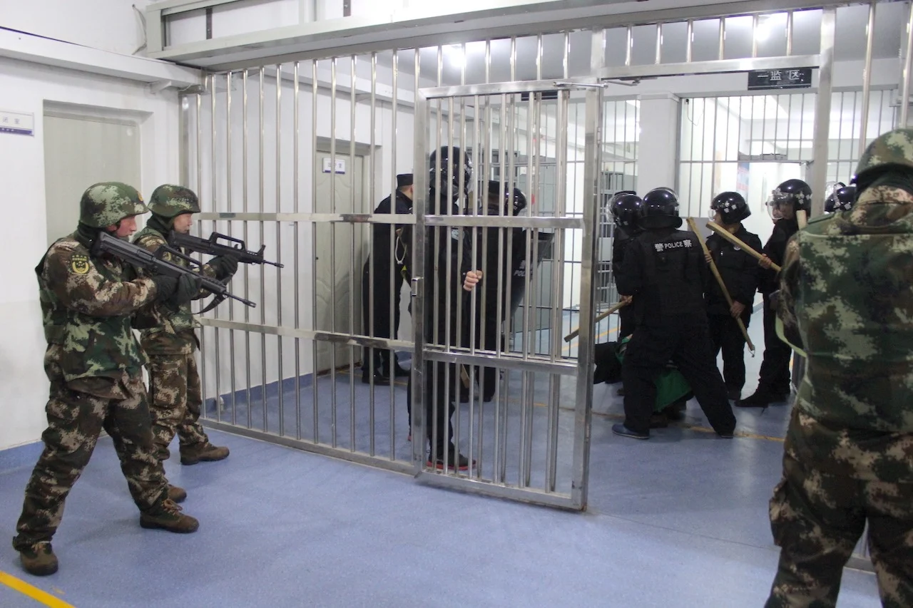 תמונות שהודלפו לכאורה ממחנות האויגורים בסין