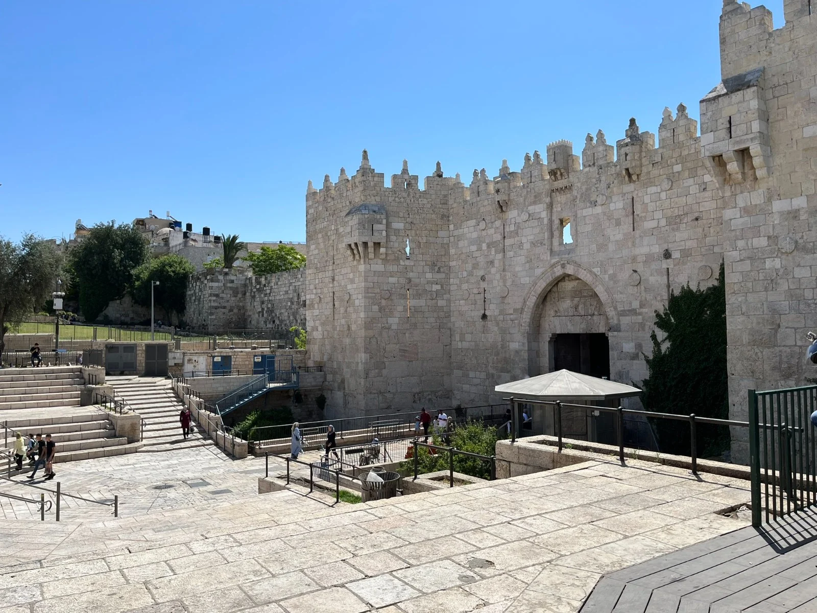 שער הניצחון – וההפסד: איך הפך שער שכם למקום הכי נפיץ בישראל?