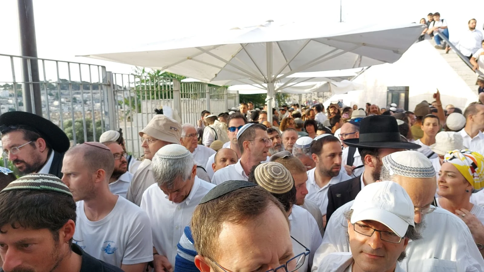 מתפללים יהודים הר הבית יום ירושלים