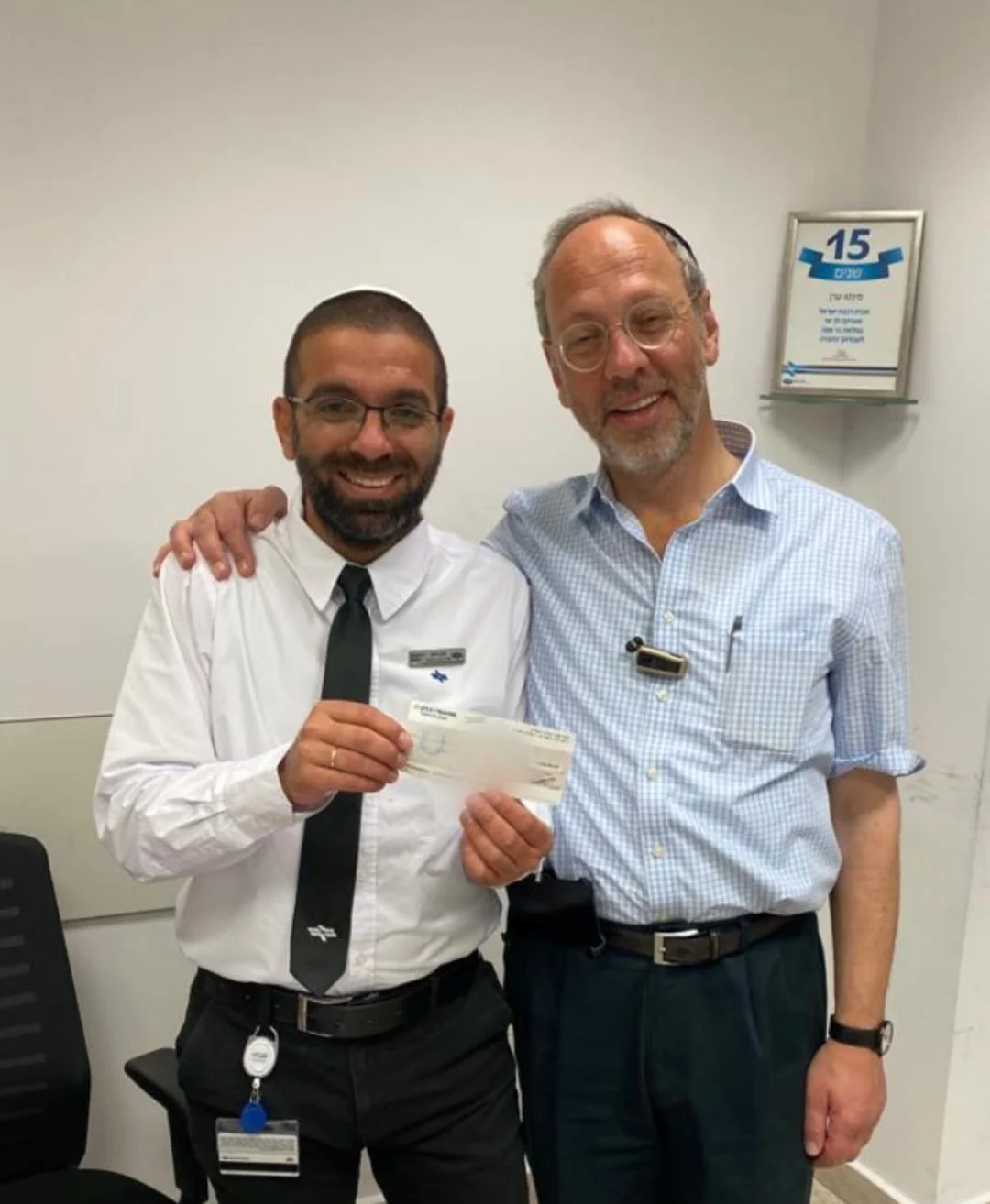 צ'ק מיליון שקלים תחנת רכבת ירושלים יצחק נבון