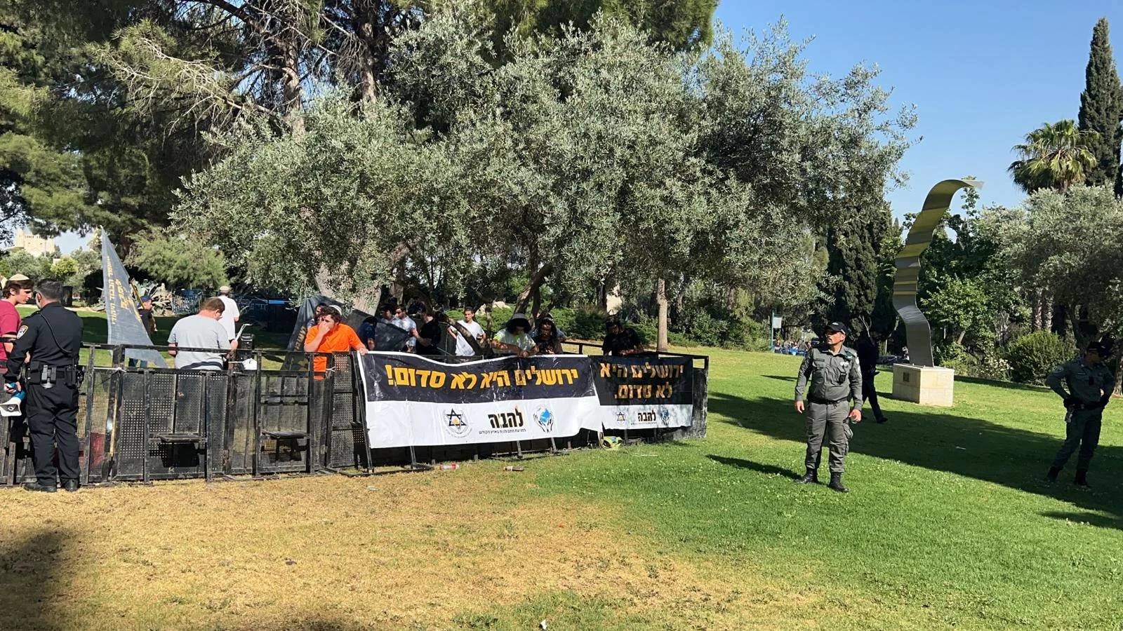 פעילי להב''ה מפגינים נגד מצעד הגאווה בירושלים