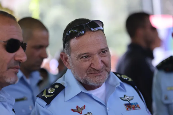 מפכ''ל המשטרה קובי שבתאי במצעד הגאווה בירושלים