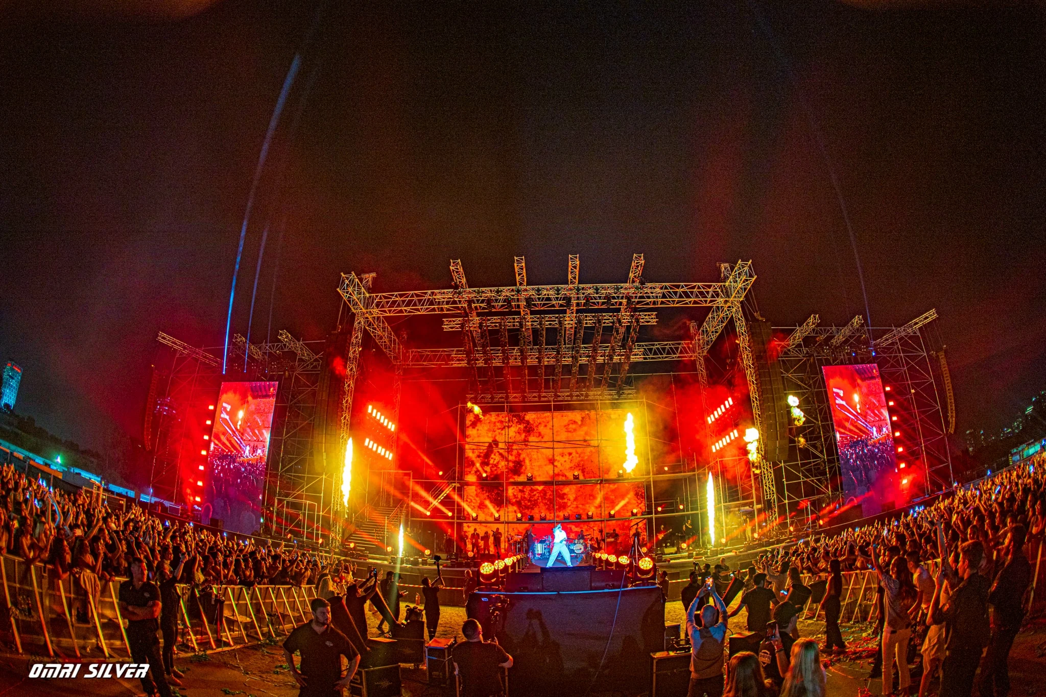 עדן חסון מופיע בפארק הירקון