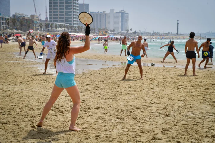 חוף הים בתל אביב