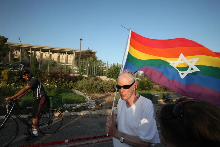 מצעד הגאווה בירושלים עובר מול הכנסת