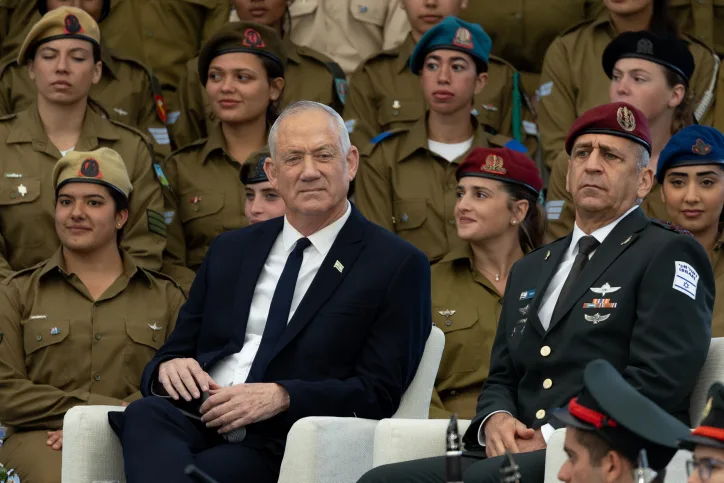 שר הביטחון בני גנץ והרמטכל, רא''ל אביב כוכבי